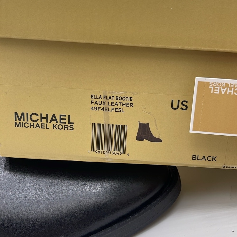Michael Kors ELLA FLAT BOOTIE
FAUX LEATHER
49F4ELFE5L
BLACK - Picture 16 of 16